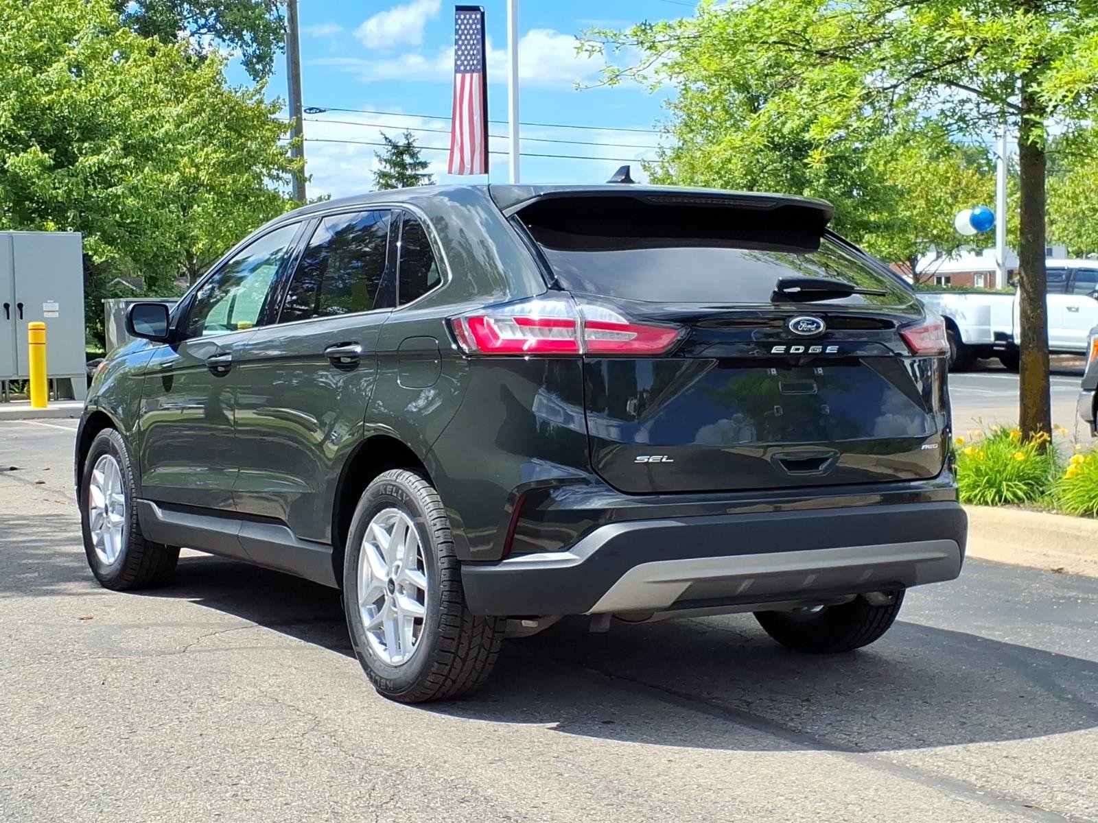 Certified 2023 Ford Edge SEL w/ Convenience Package AWD/4WD image 4