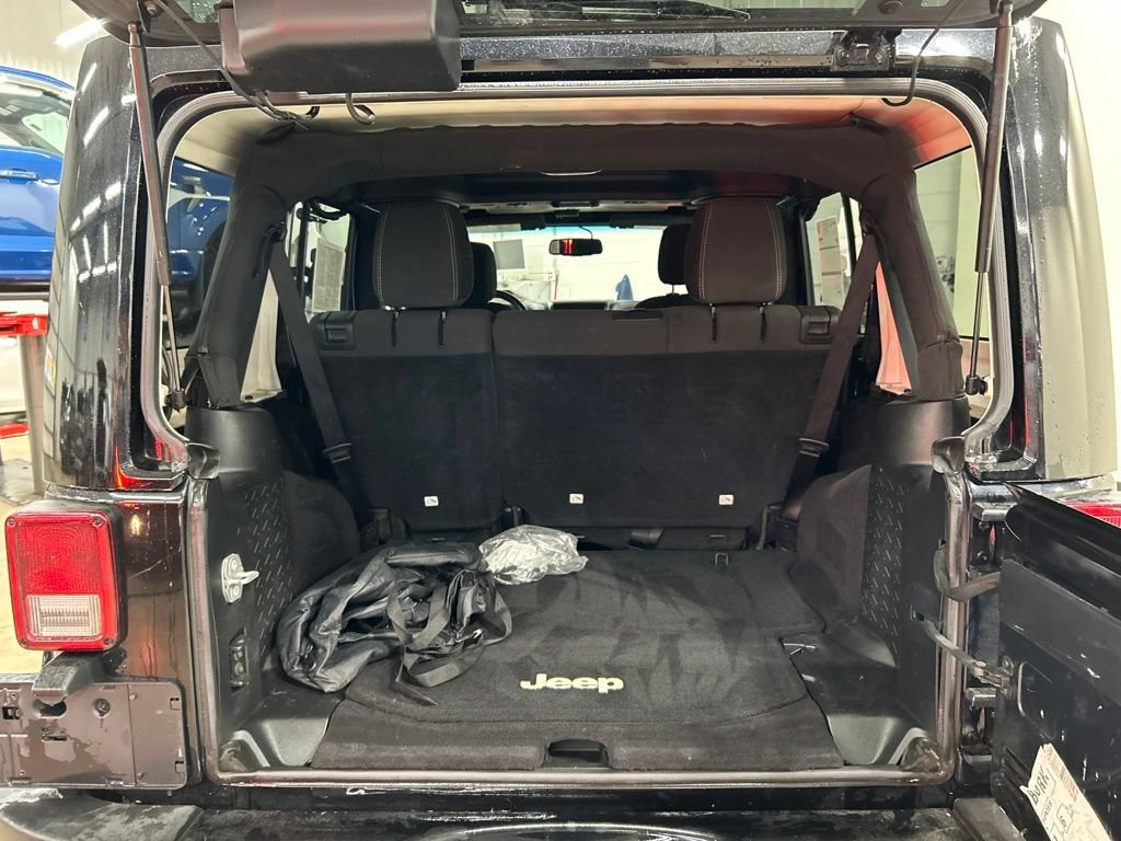 Used 2017 Jeep Wrangler Unlimited Sahara w/ Connectivity Group AWD/4WD image 22