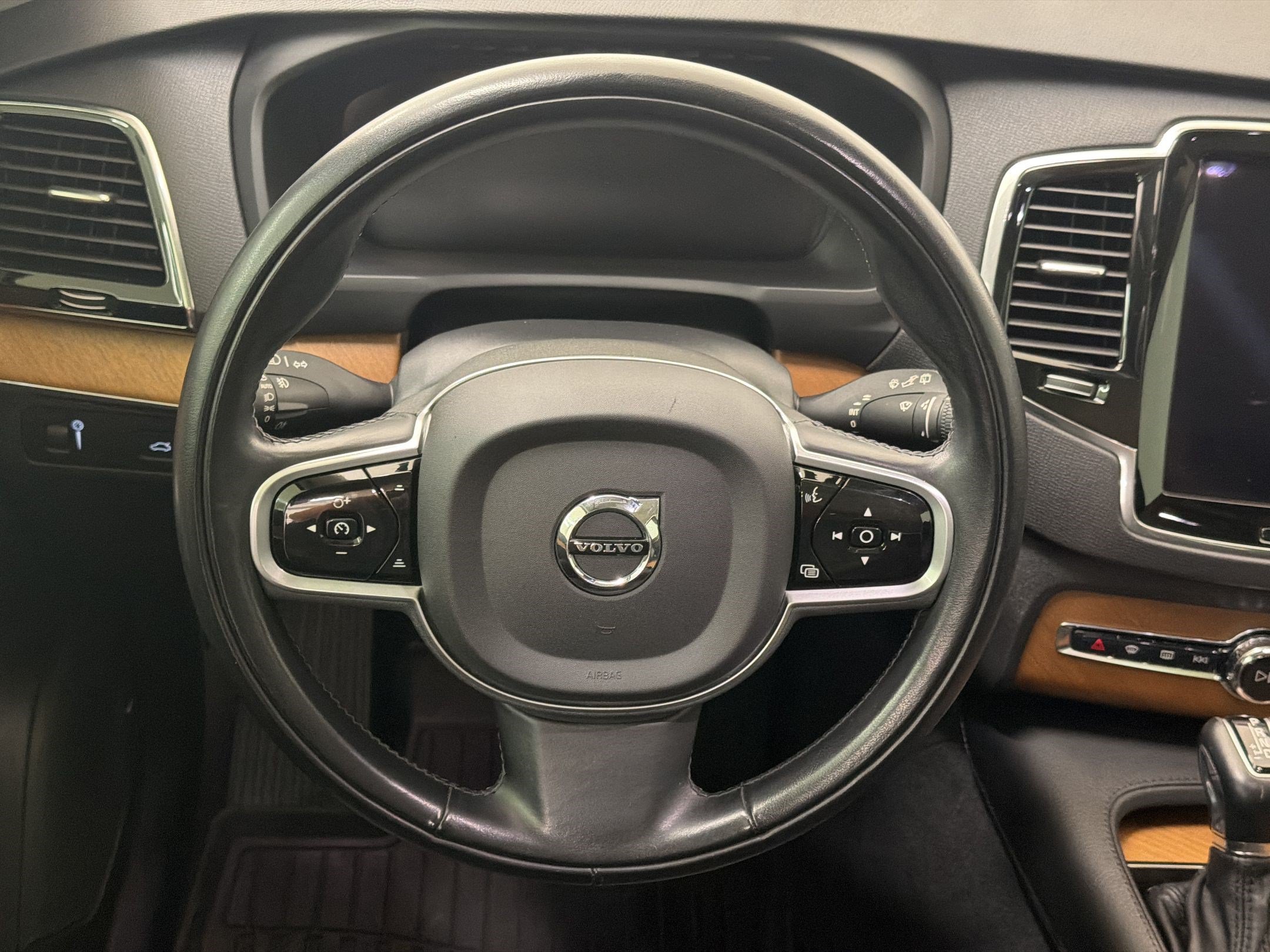 Used 2022 Volvo XC90 T6 Momentum w/ Advanced Package AWD/4WD image 11
