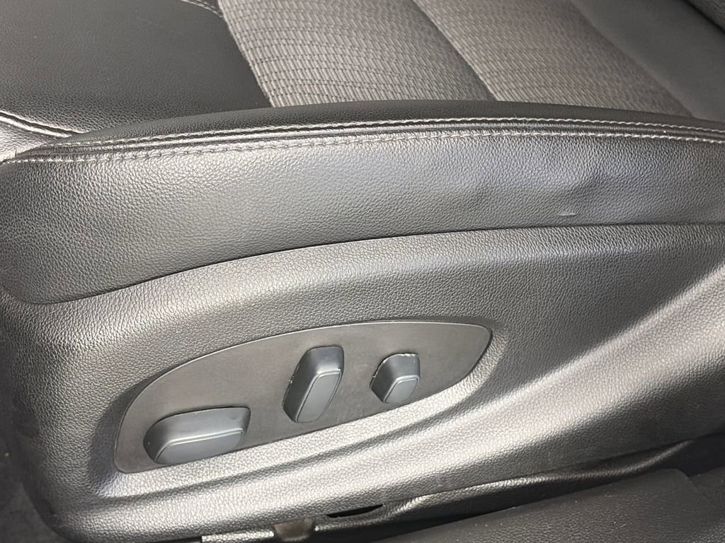 Used 2019 Chevrolet Impala LT FWD image 25