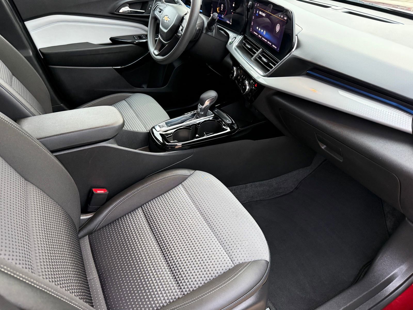 Used 2025 Chevrolet Trax LT image 17