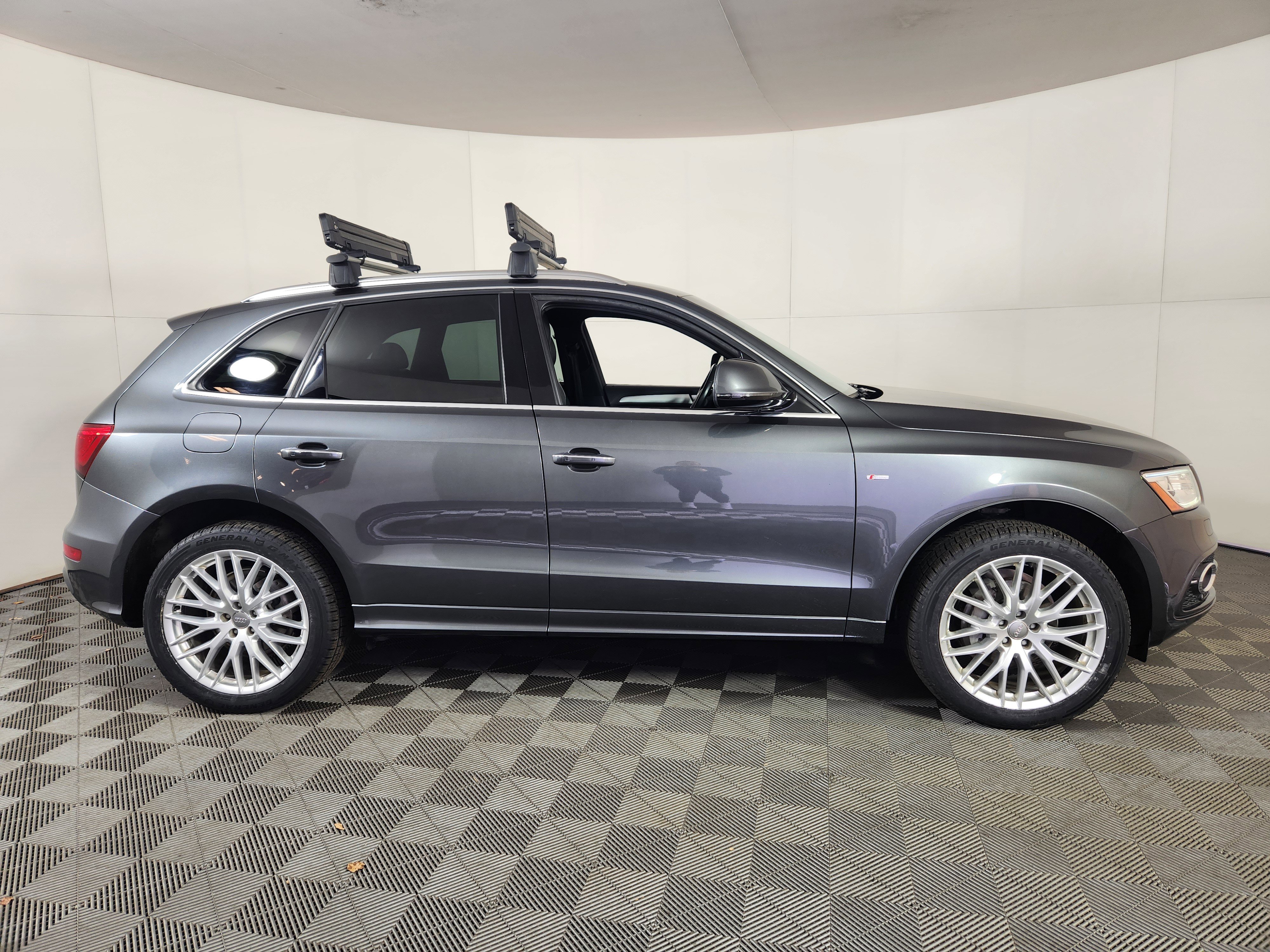 Used 2017 Audi Q5 2.0T Premium Plus w/ Technology Package image 8