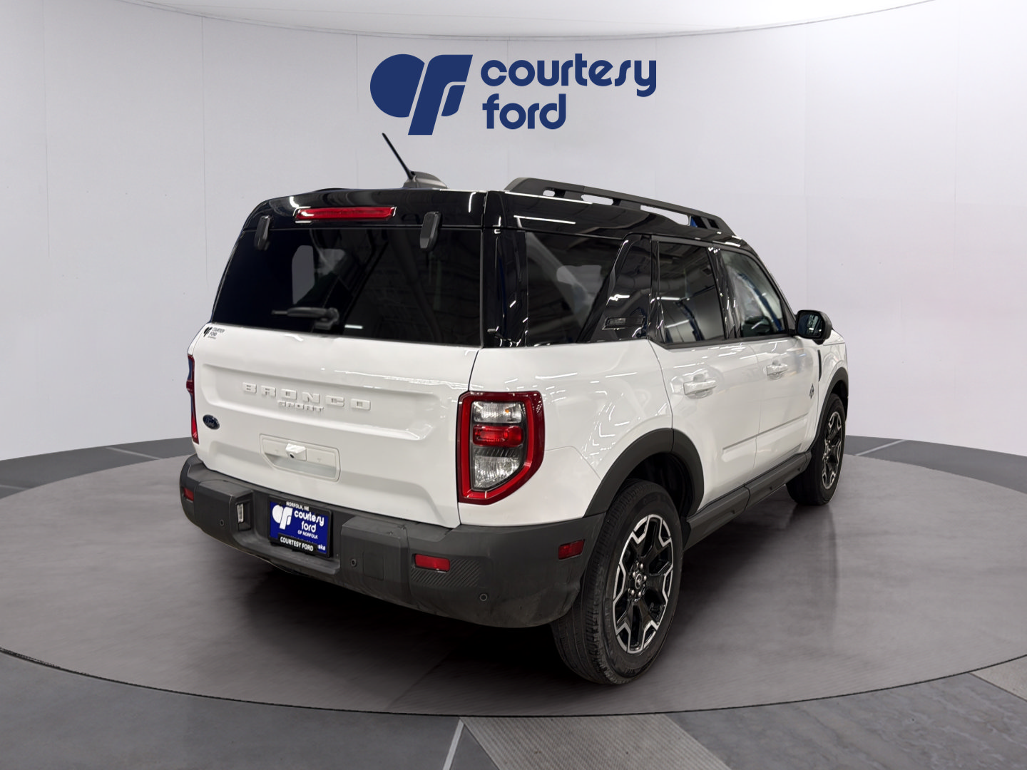 Certified 2025 Ford Bronco Sport Outer Banks w/ Outer Banks Tech Package+ AWD/4WD image 7