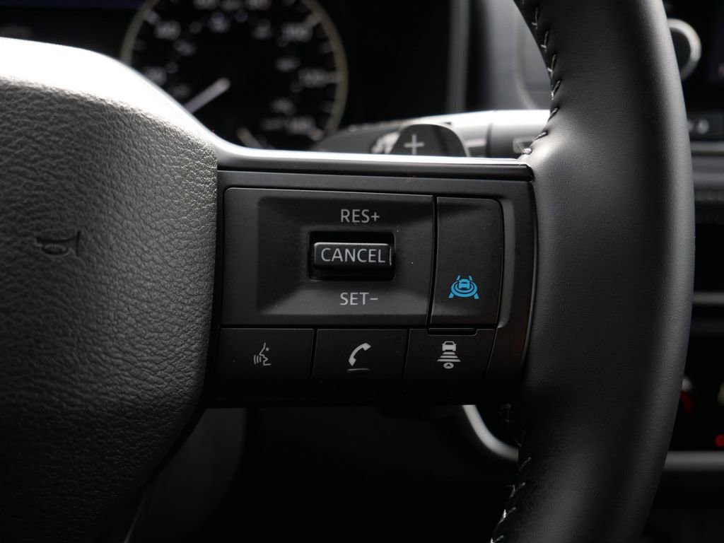 Used 2025 Nissan Rogue SV image 18
