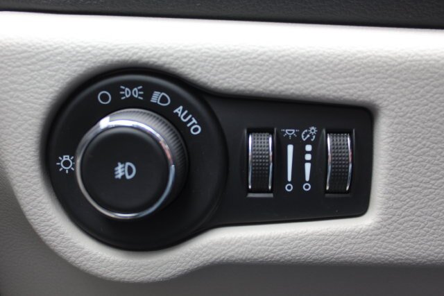 Used 2024 Chrysler Pacifica Limited FWD image 34