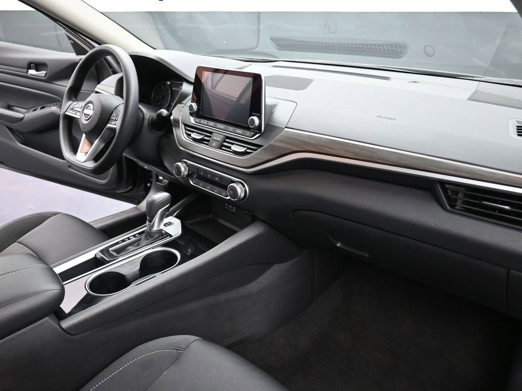 Used 2024 Nissan Altima 2.5 SV image 16