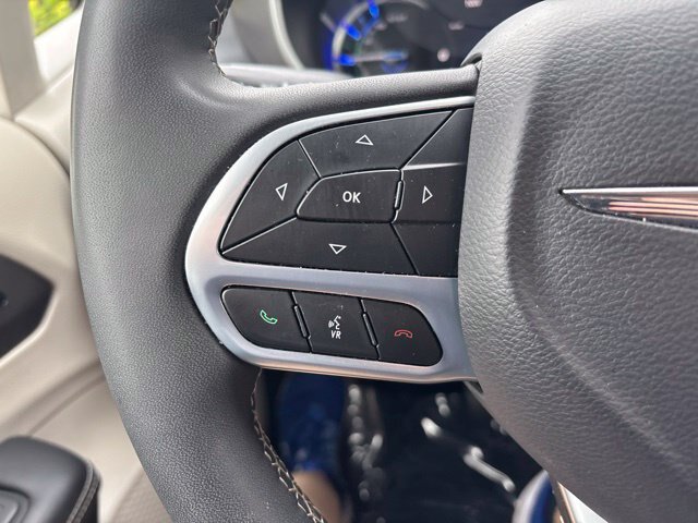 Used 2024 Chrysler Pacifica Limited FWD image 18