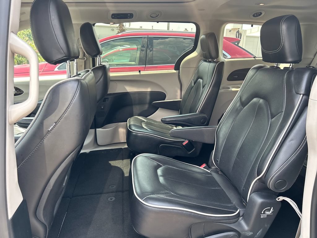 Used 2023 Chrysler Pacifica Limited FWD image 14