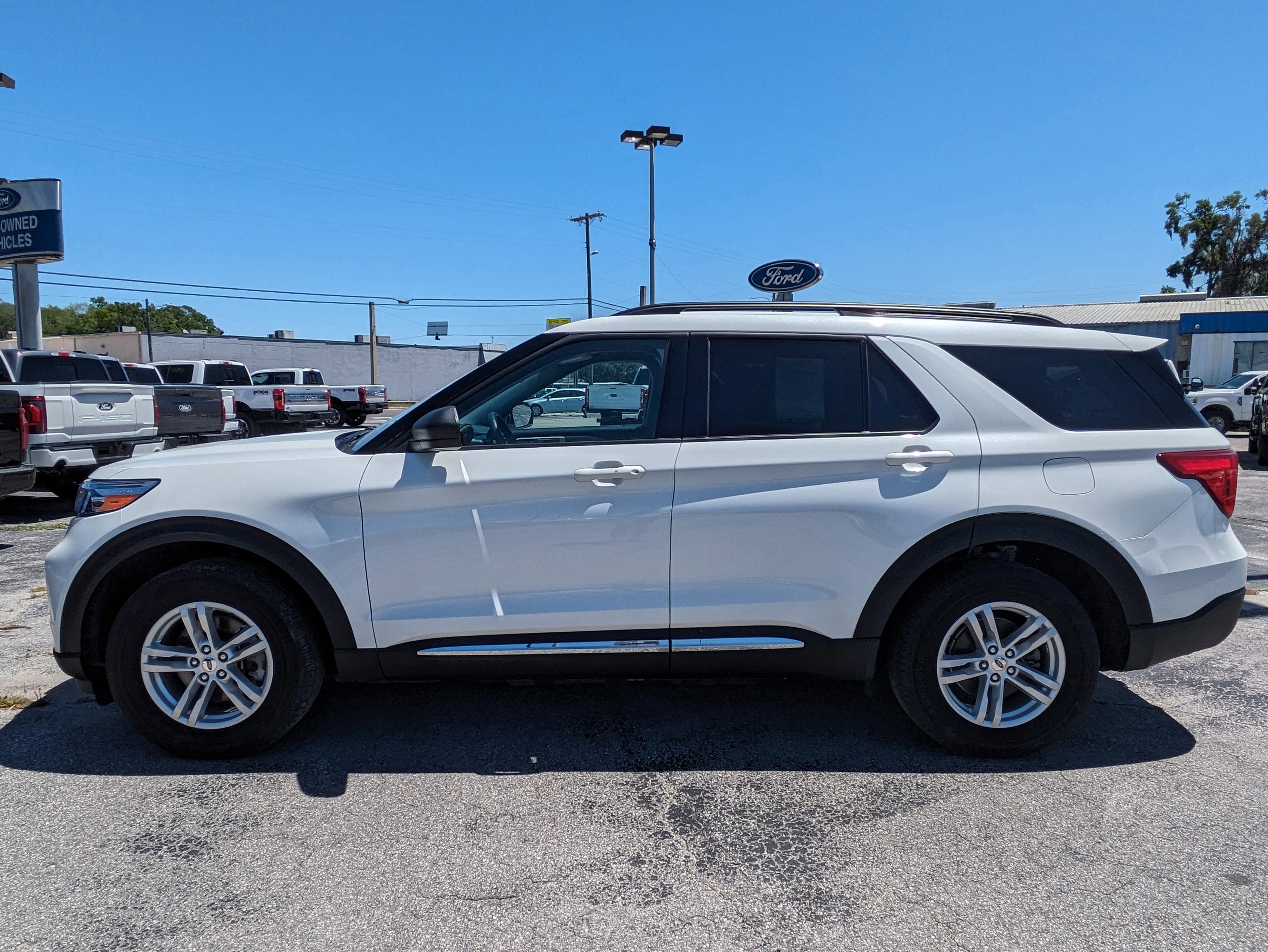 Certified 2021 Ford Explorer XLT w/ Equipment Group 202A image 2