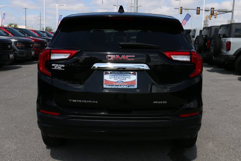 Used 2024 GMC Terrain SLE AWD/4WD image 6