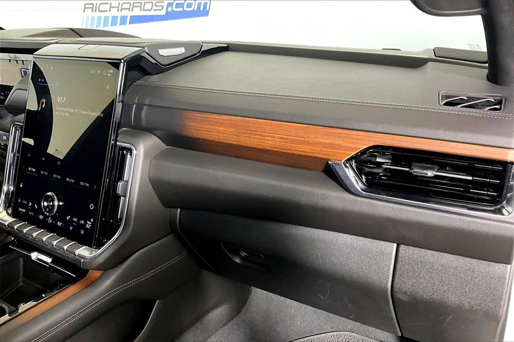 Used 2025 GMC Yukon XL Denali image 12