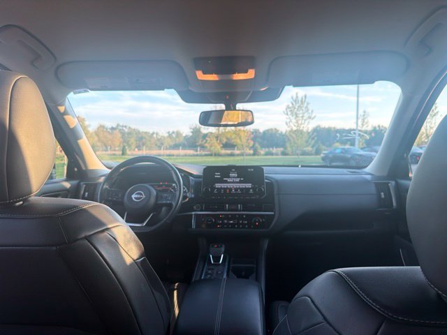 Used 2022 Nissan Pathfinder SL AWD/4WD image 17
