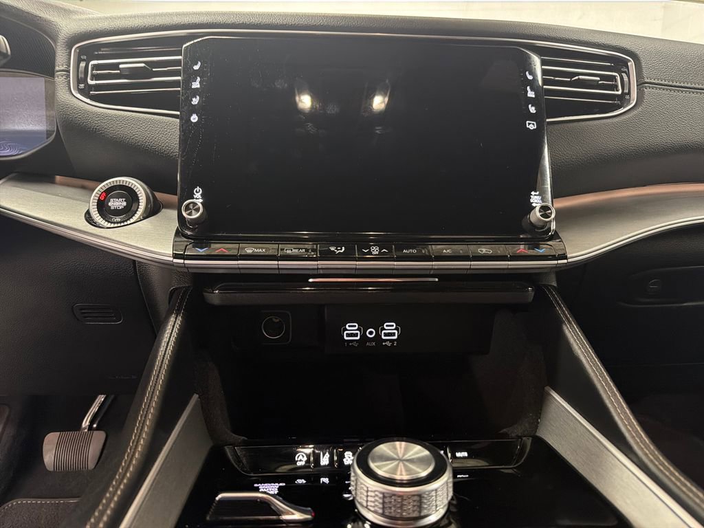 Used 2025 Jeep Wagoneer 4WD image 22