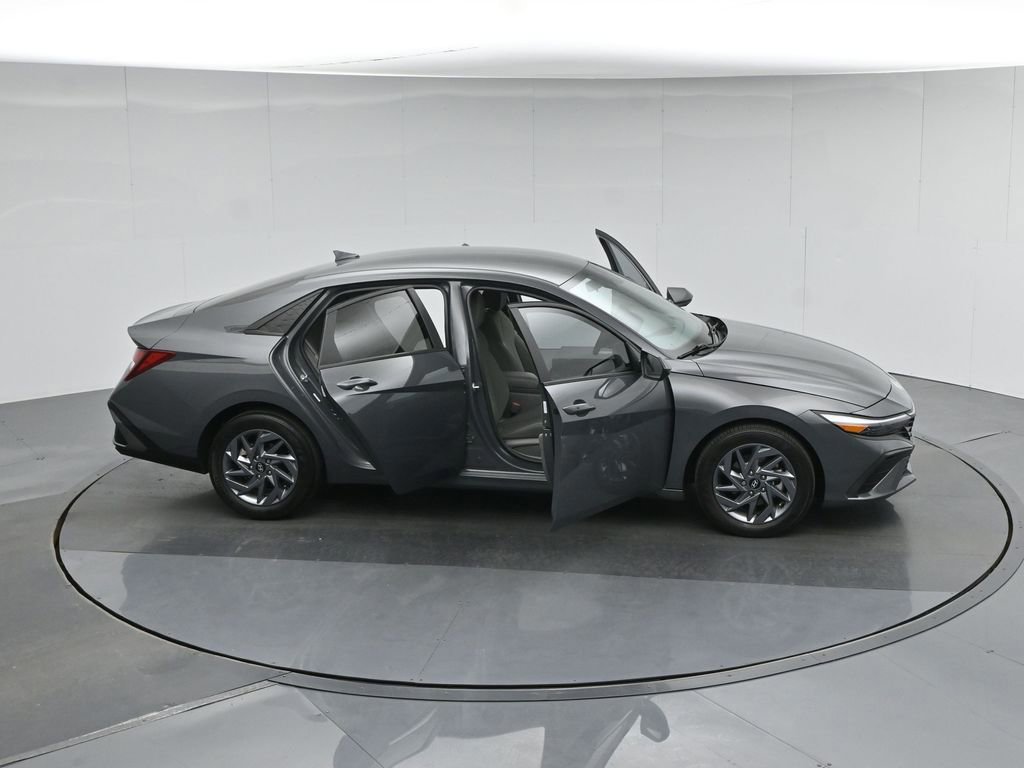 Used 2024 Hyundai Elantra SEL image 55