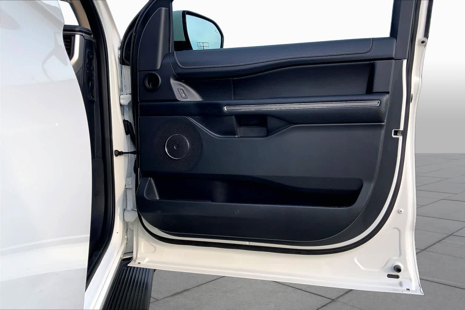 Certified 2024 Ford Expedition XLT RWD image 23
