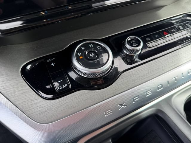 Certified 2025 Ford Expedition Platinum AWD/4WD image 18