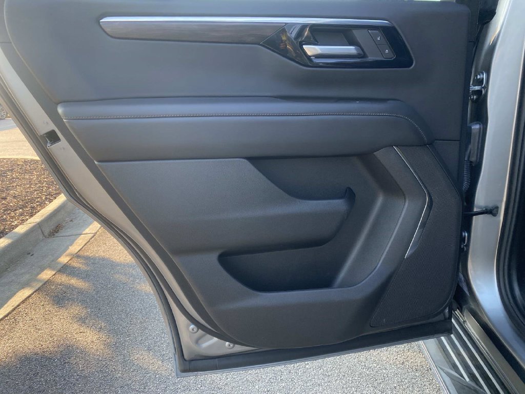 Used 2025 Chevrolet Tahoe LT AWD/4WD image 14