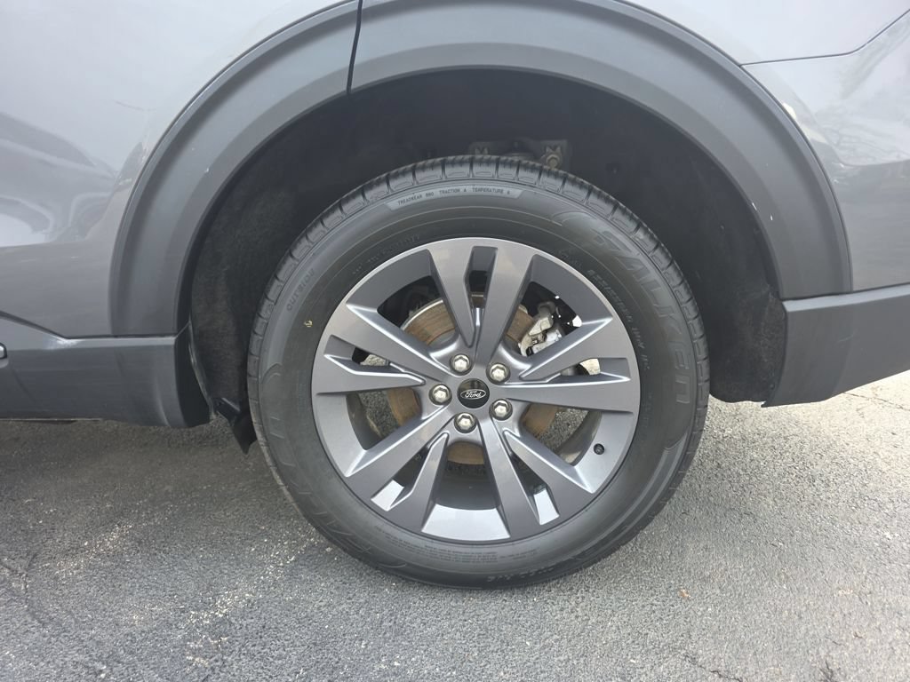 Certified 2023 Ford Explorer XLT w/ Equipment Group 202A AWD/4WD image 14