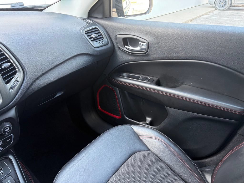 Used 2020 Jeep Compass Trailhawk AWD/4WD image 45