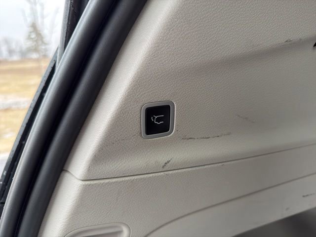 Used 2024 Chrysler Pacifica Touring-L image 11