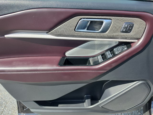 Certified 2025 Ford Explorer Platinum RWD image 18