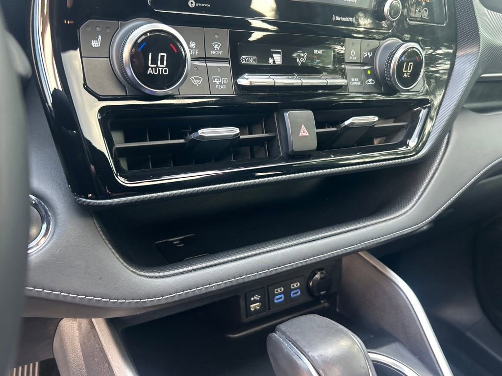 Used 2022 Toyota Highlander XSE image 42