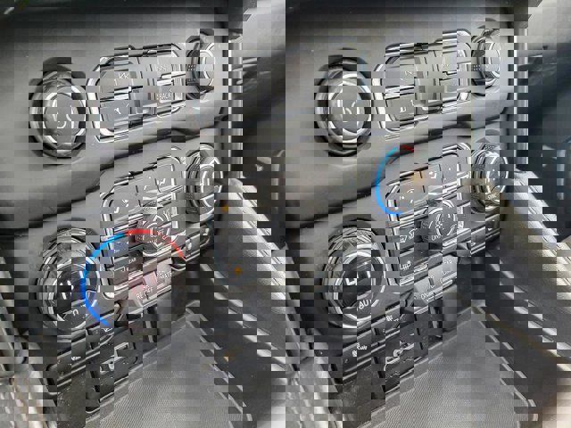 Used 2021 Chevrolet Suburban LT image 21