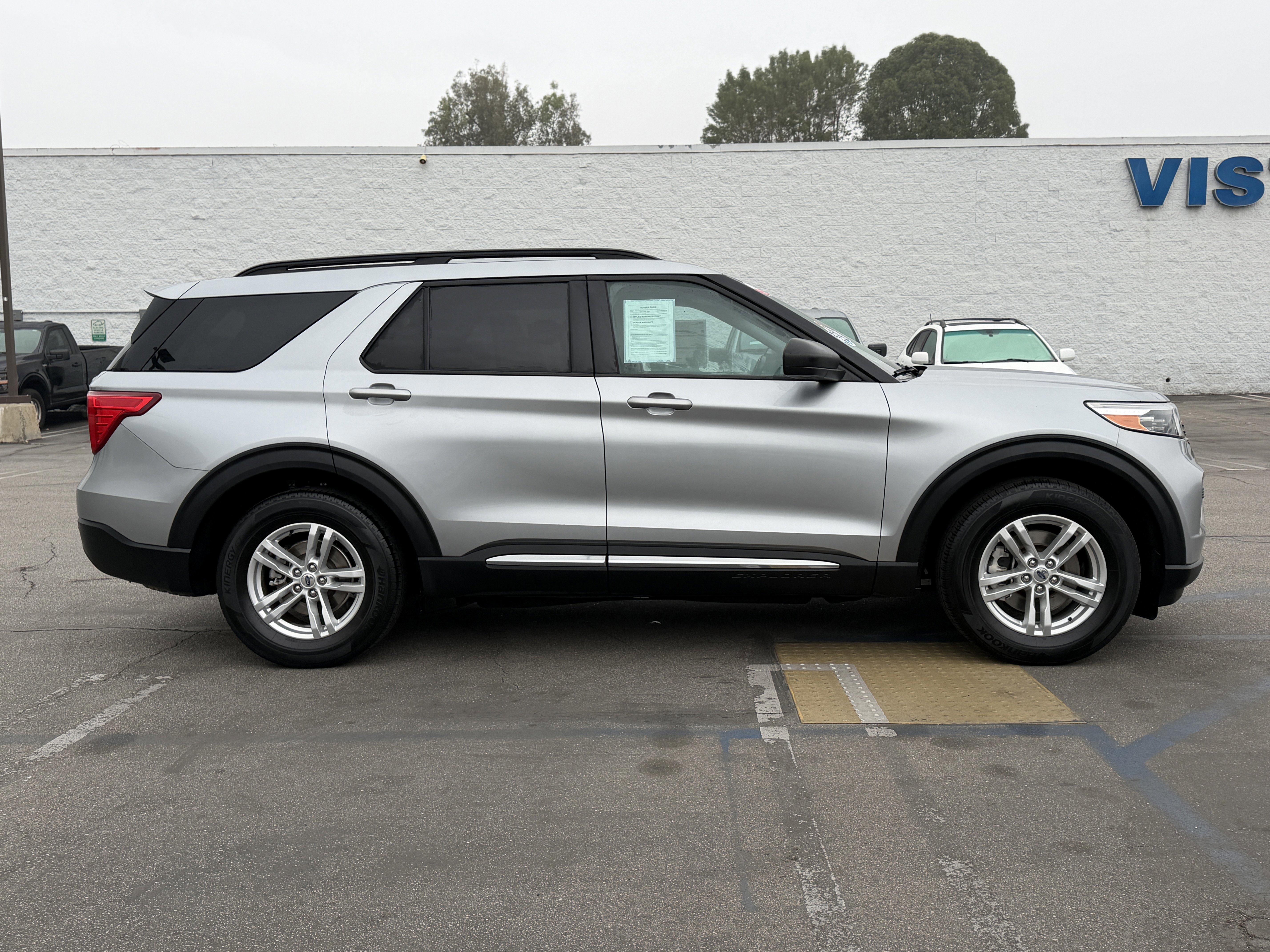 Certified 2022 Ford Explorer XLT image 6