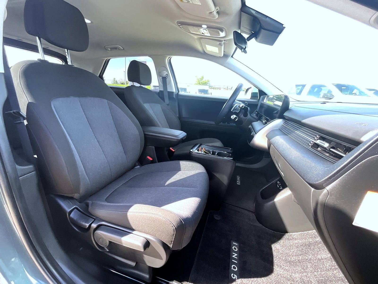 Used 2025 Hyundai Ioniq 5 SE AWD/4WD image 16