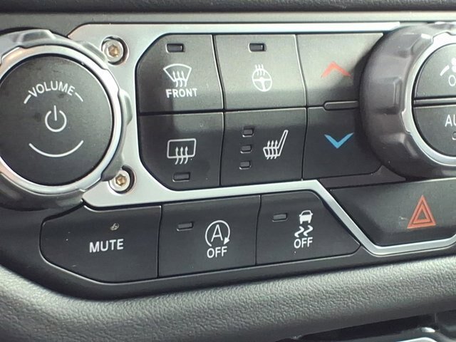 Used 2024 Jeep Wrangler Unlimited Sahara w/ Technology Group AWD/4WD image 4