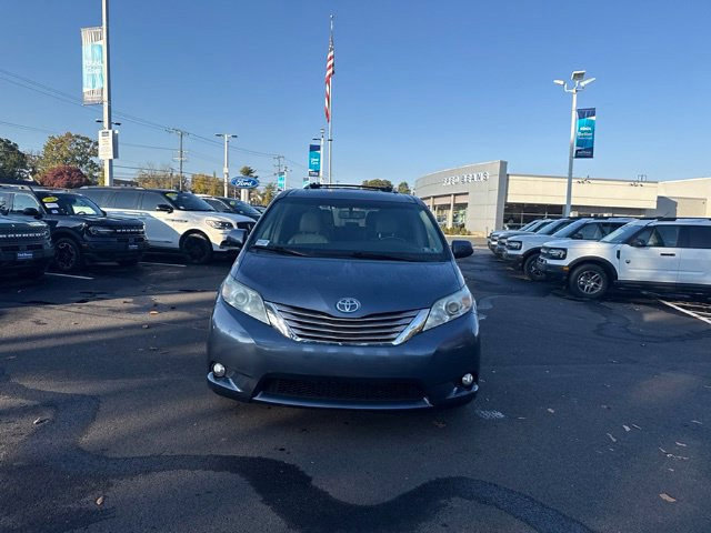 Used 2017 Toyota Sienna XLE AWD/4WD image 2