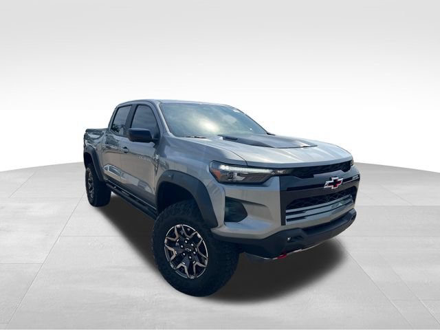 Used 2026 Chevrolet Colorado ZR2 w/ Technology Package AWD/4WD image 14