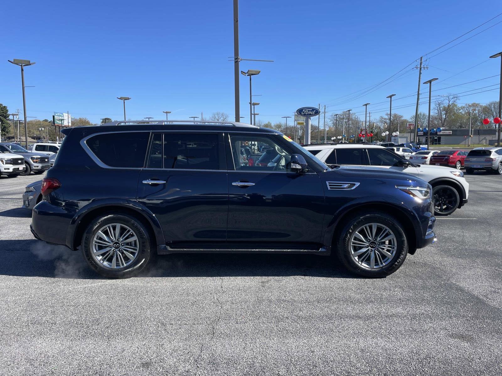Used 2024 INFINITI QX80 Luxe RWD image 2