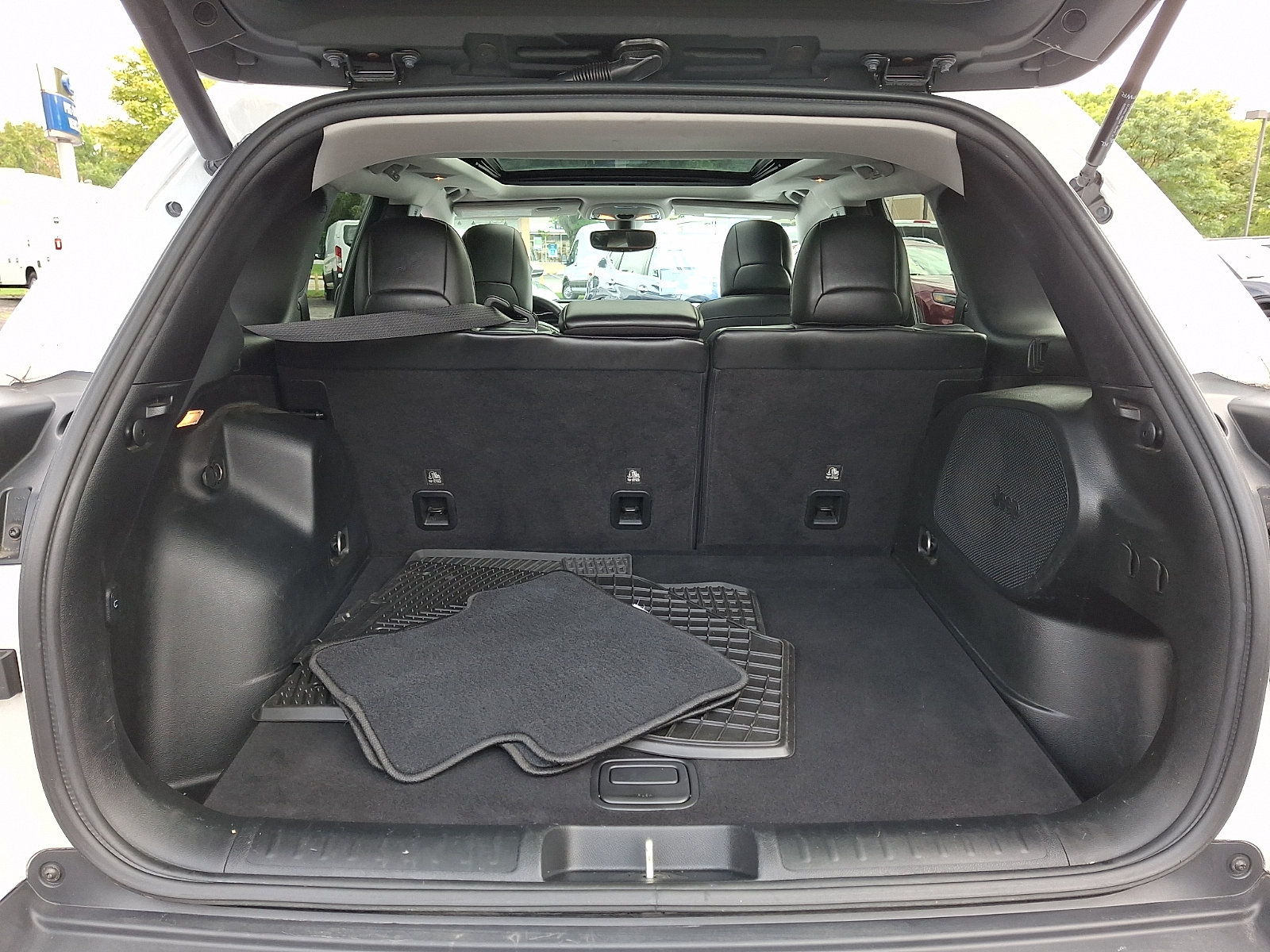 Used 2020 Jeep Cherokee Limited AWD/4WD image 32