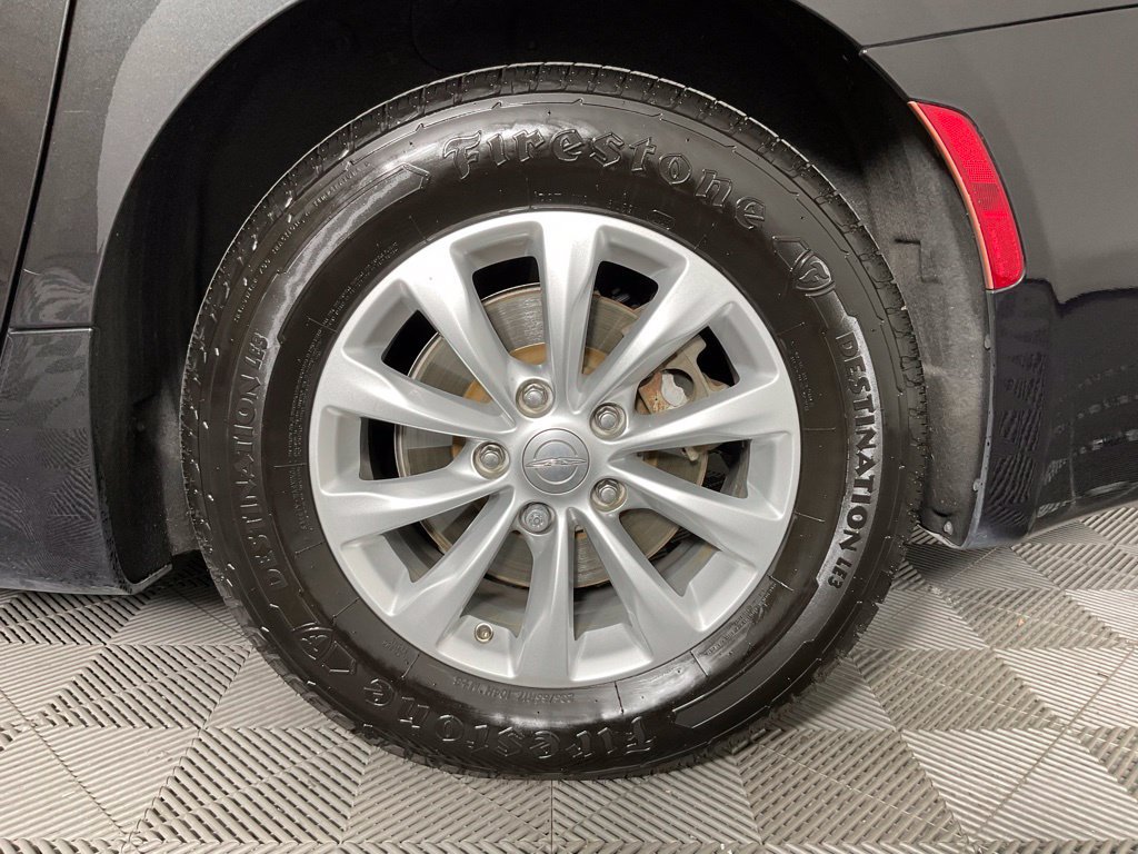 Used 2018 Chrysler Pacifica Touring-L Plus FWD image 10