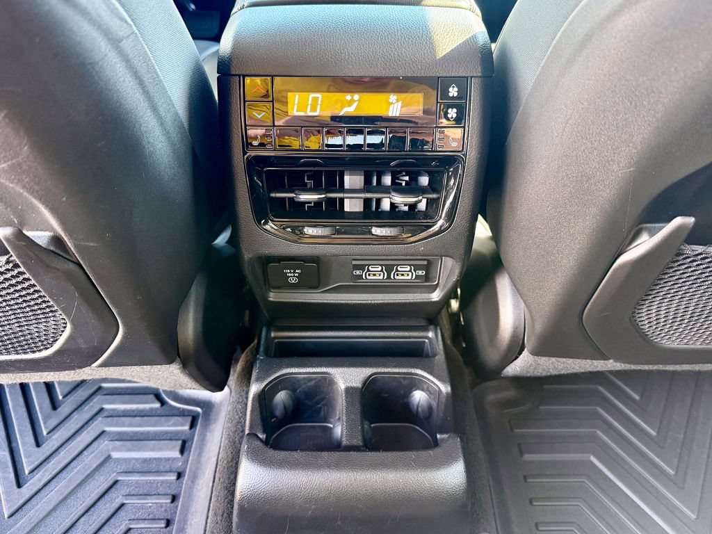 Used 2023 Jeep Grand Cherokee L Limited w/ Luxury Tech Group II AWD/4WD image 34