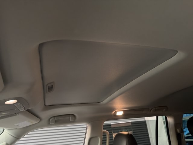 Used 2022 Nissan Armada SL w/ Captain's Chairs Package RWD image 11