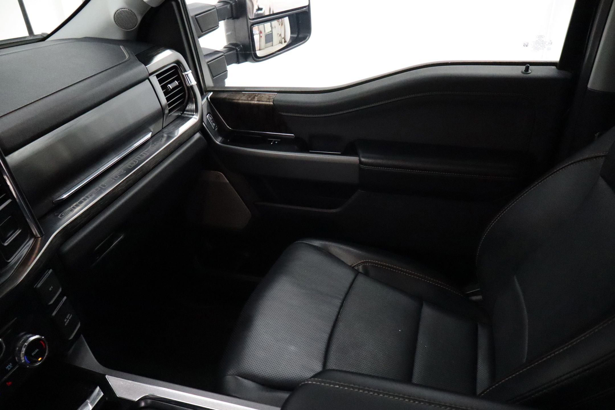 Certified 2023 Ford F250 Lariat w/ Sport Appearance Package image 38