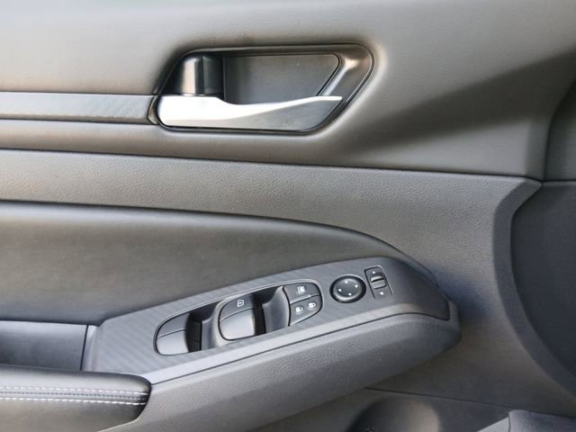 Used 2025 Nissan Altima 2.5 SV FWD image 17