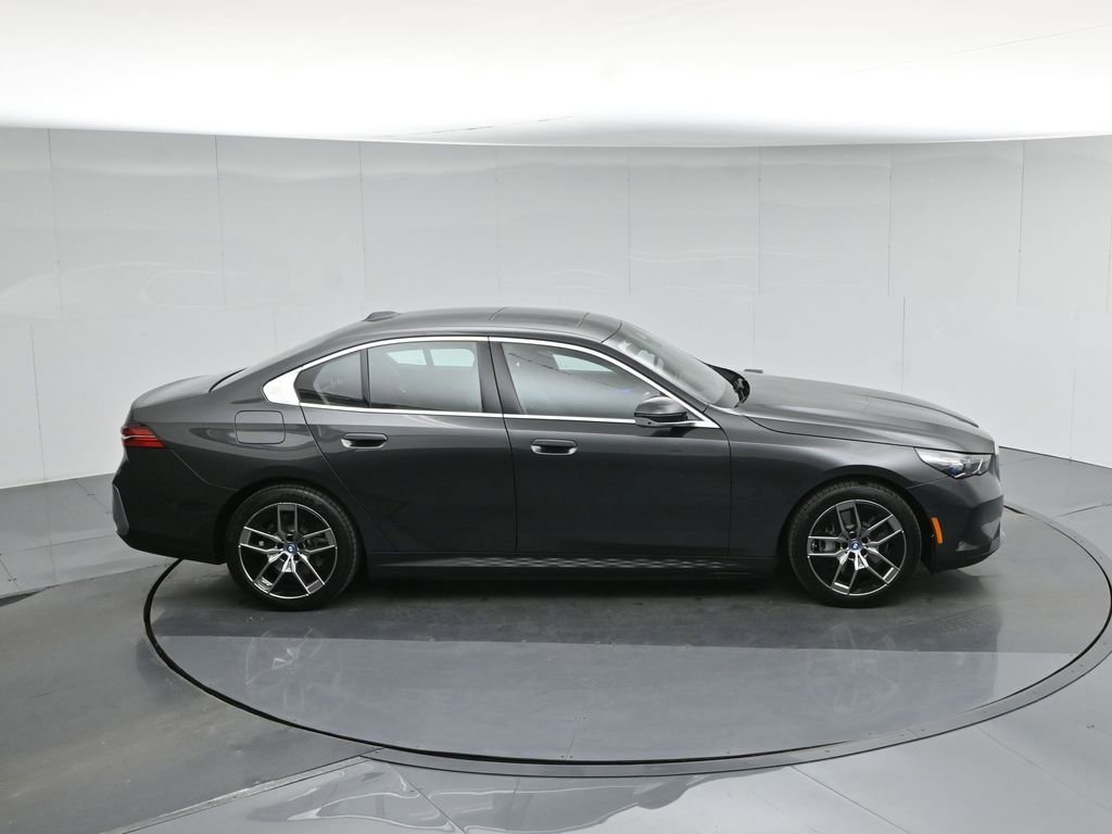 Used 2024 BMW i5 eDrive40i image 44