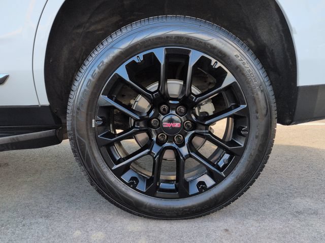 Used 2023 GMC Yukon SLT AWD/4WD image 11