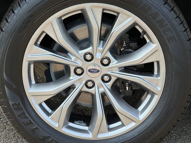 Certified 2022 Ford Explorer Limited w/ Equipment Group 301A AWD/4WD image 15