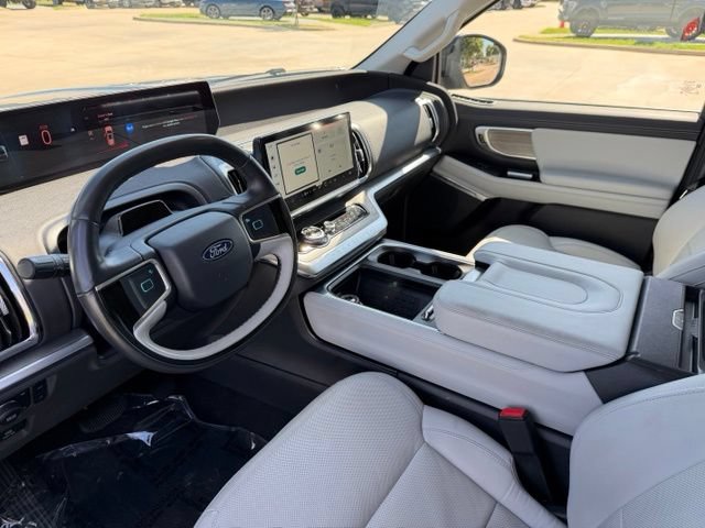 Certified 2025 Ford Expedition Platinum w/ Driver's Package AWD/4WD image 16