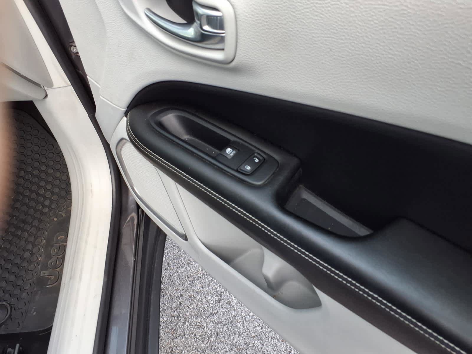 Used 2021 Jeep Compass Latitude w/ Convenience Group FWD image 24