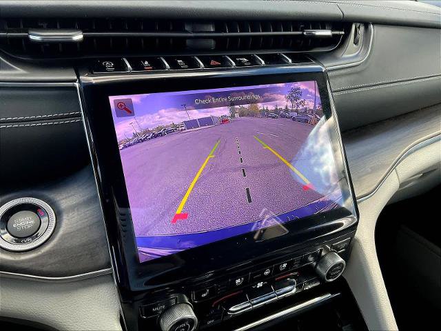Used 2023 Jeep Grand Cherokee Overland w/ Luxury Tech Group IV AWD/4WD image 16