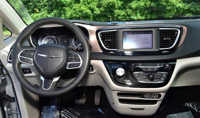 Used 2022 Chrysler Voyager LX FWD image 17