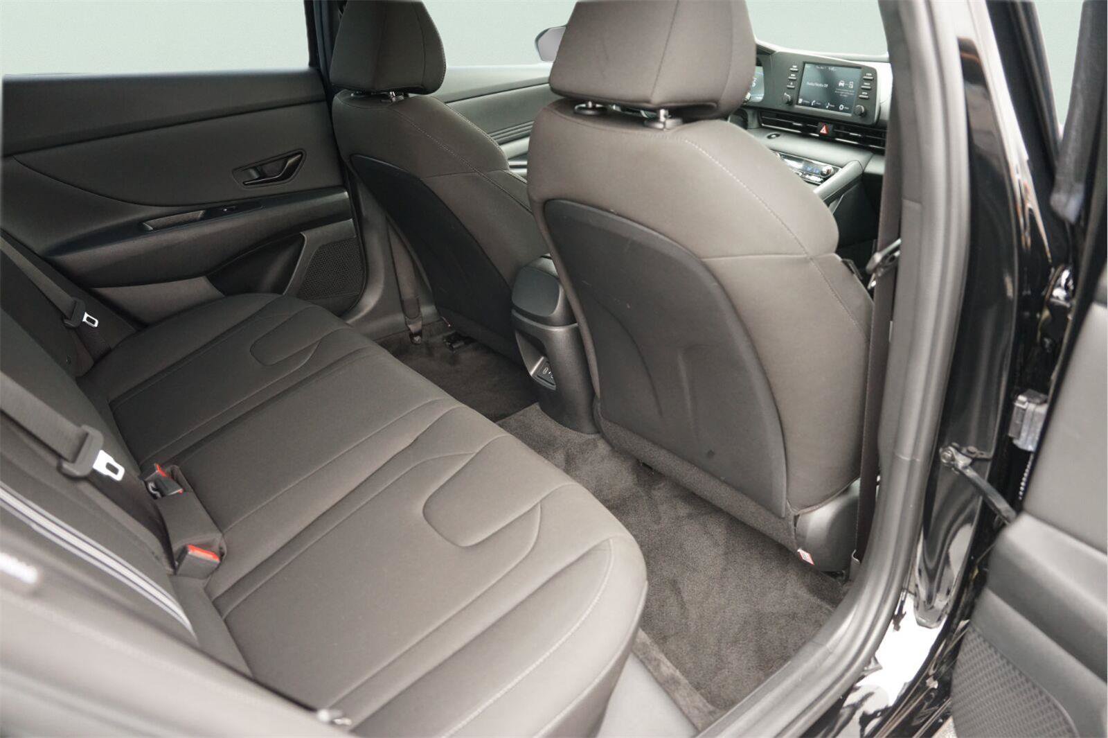Used 2025 Hyundai Elantra Sport FWD image 14