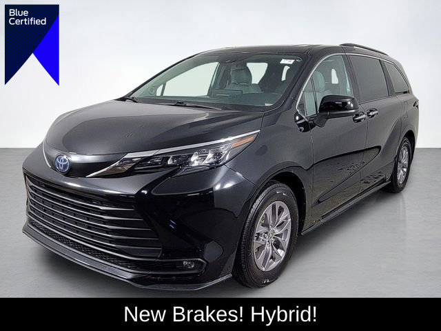Used 2025 Toyota Sienna XLE w/ XLE Plus Package image 1