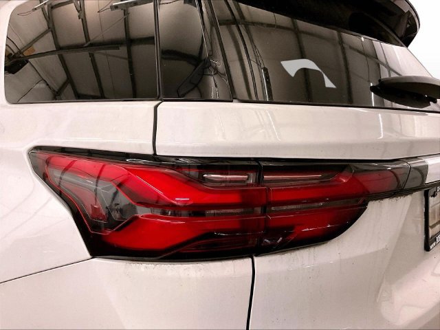 Used 2022 Chevrolet Traverse LT AWD/4WD image 29
