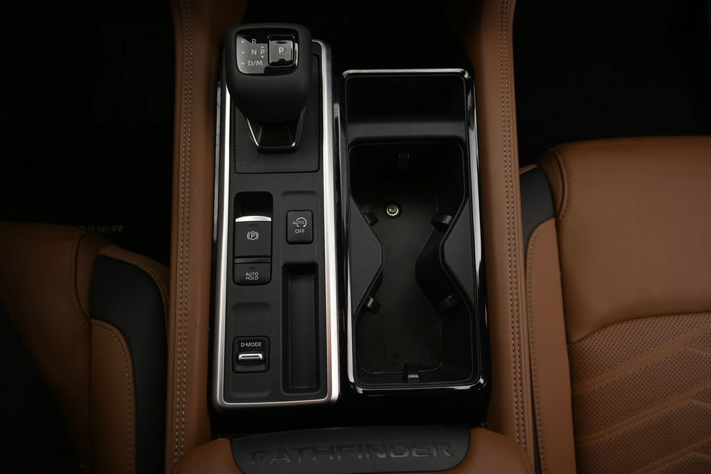 Used 2025 Nissan Pathfinder Platinum FWD image 30